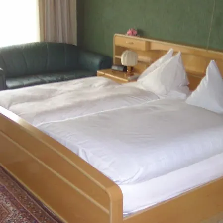 Zur Guten Quelle Hotel